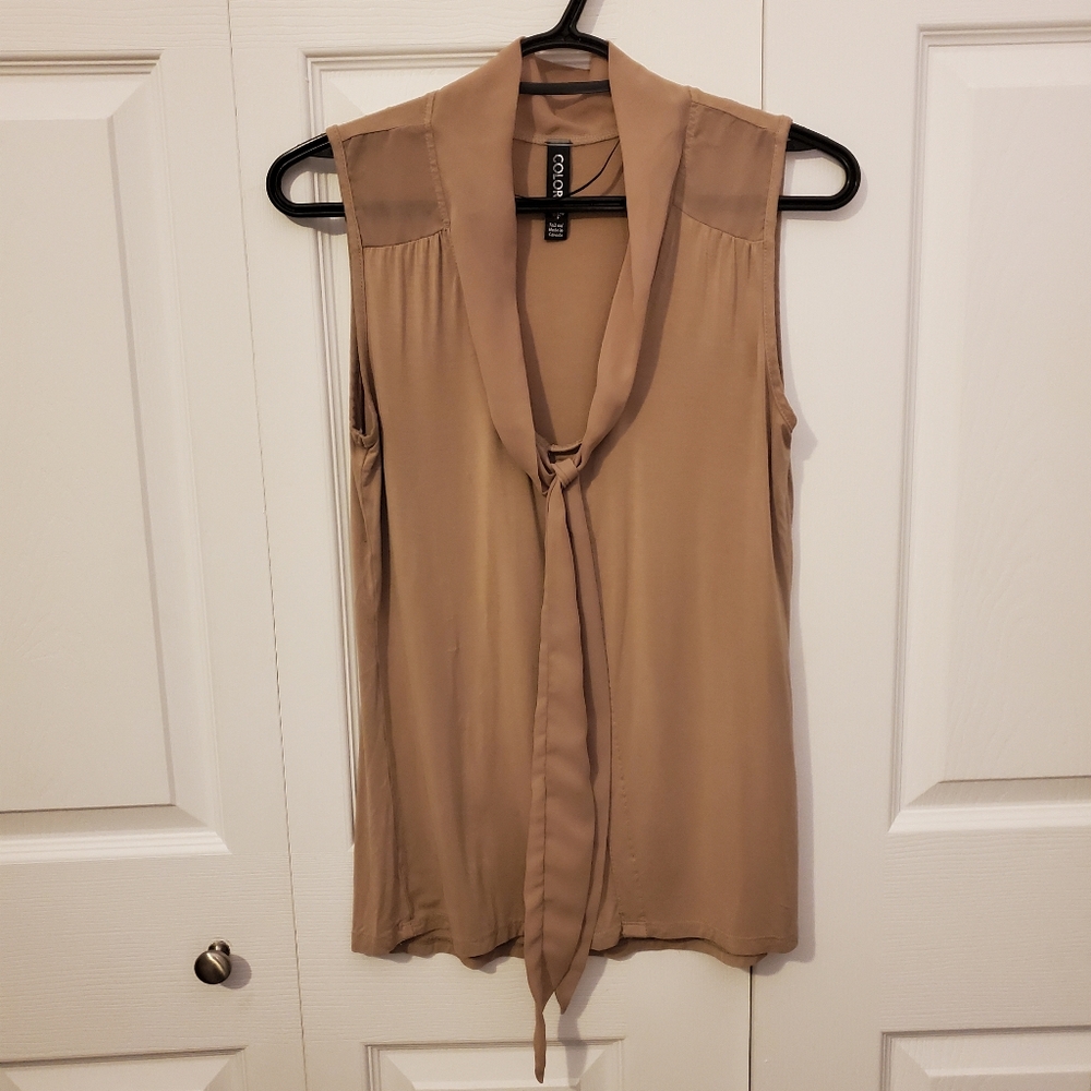 Beige cute blouse no sleeves